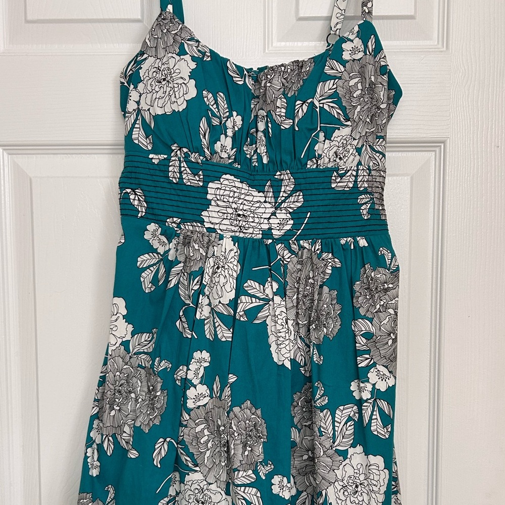 Dress Barn, floral, turquoise dress, size 8. NWOT. Never worn.